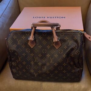 AUTHENTIC Louis Vuitton Monogram Canvas SPEEDY 35 Bag
